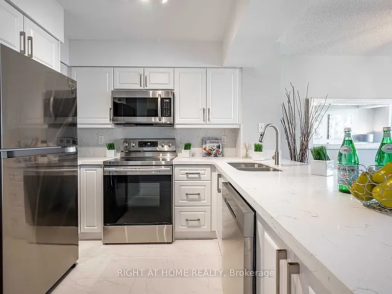 750 Bay St #2306 — Photo 6