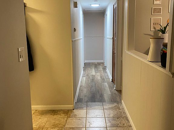 Entry/Hallway