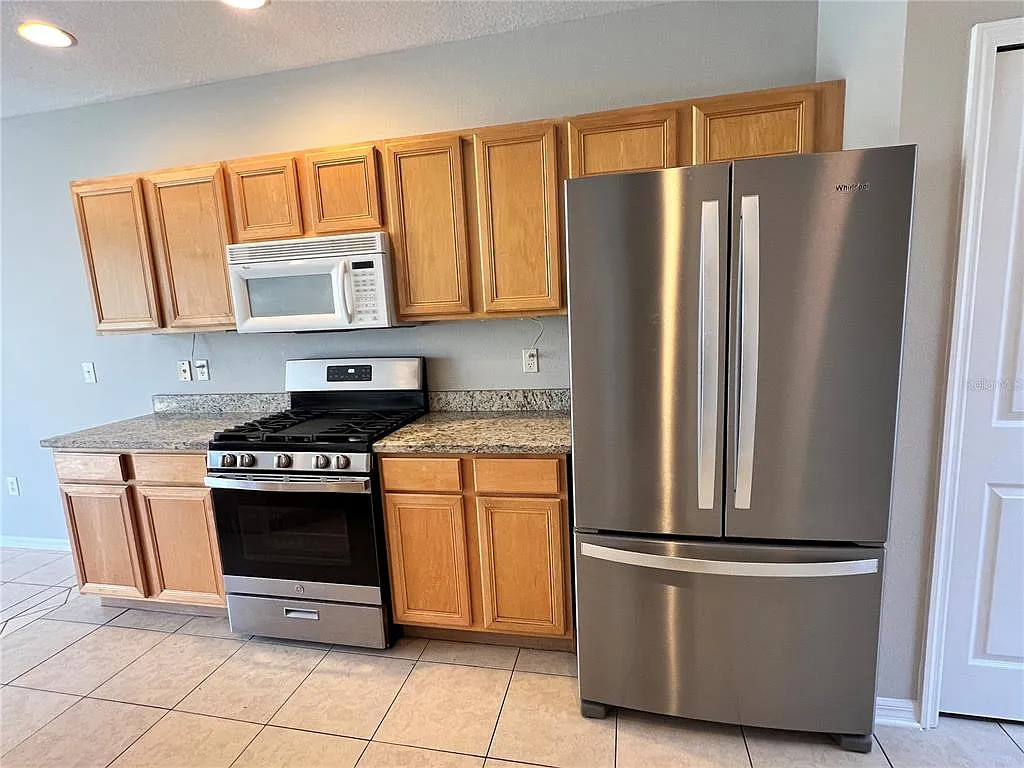 2 bed, 2.5 bath, 1276 sqft, $2,650 — Photo 2