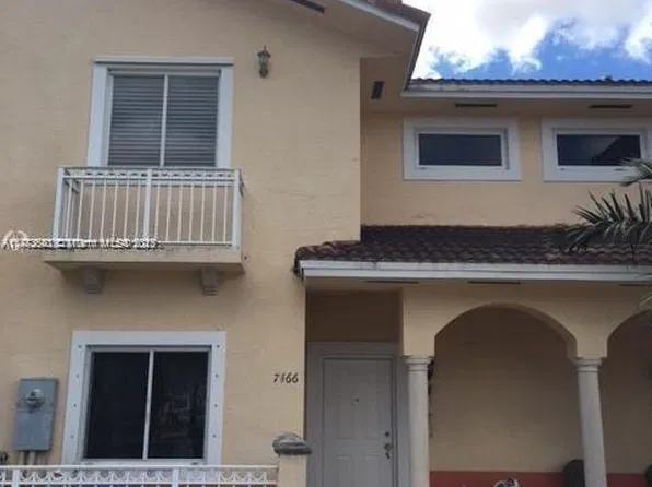 17927 NW 74th Path, Hialeah, FL 33015