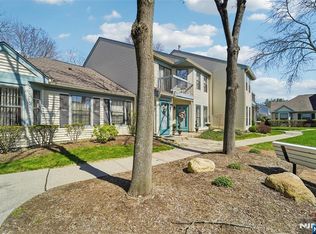 22 Eakens Ct, Mahwah, NJ 07430