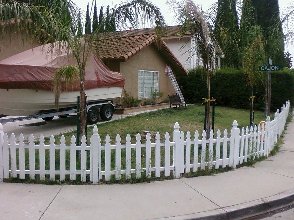 corner lot  front shows new queen palms