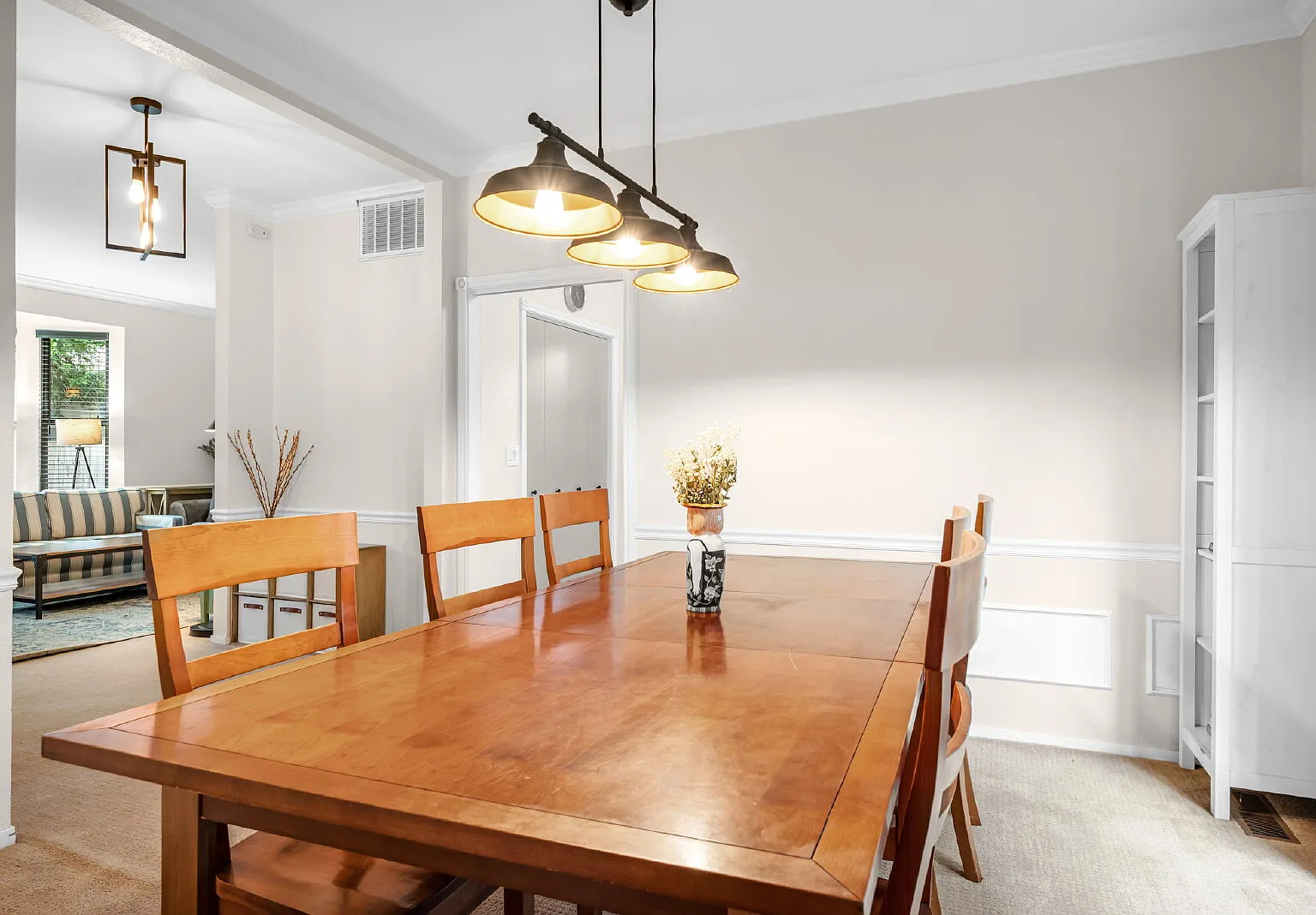 3 bed, 3.0 bath, 1557 sqft, $3,300 — Photo 4