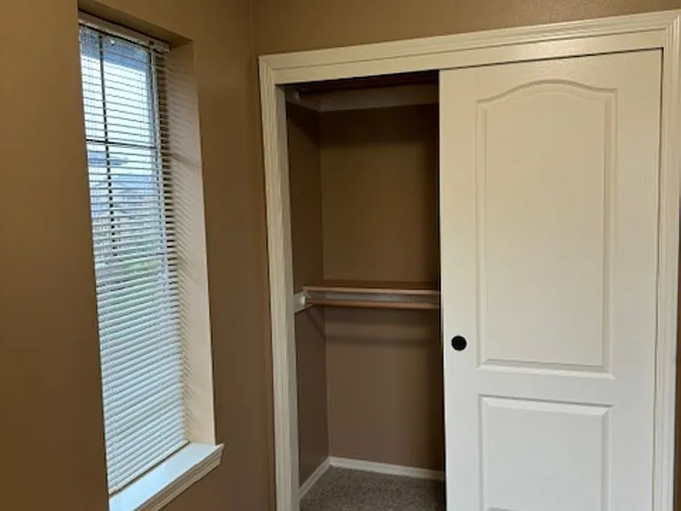 195-Santiam Village Apartments — Photo 37