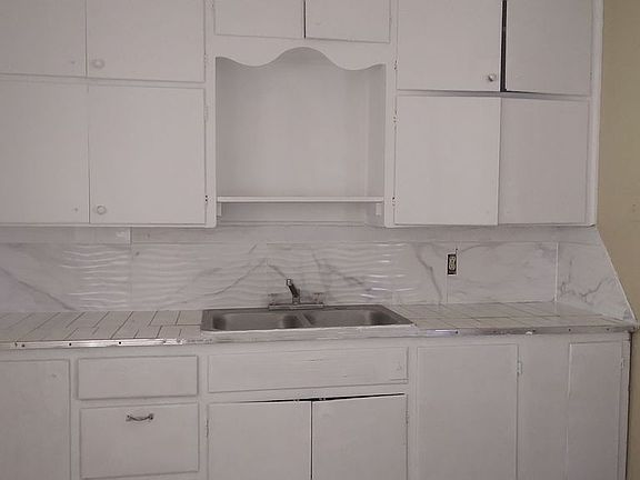 2nd image of 211 SW 23rd Pl