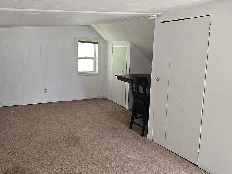 1635 Giddings Rd — Photo 13