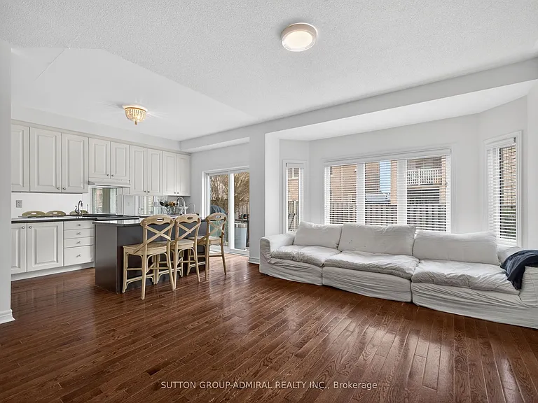 21 Asner Ave — Photo 8