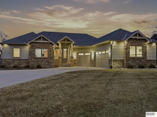 1711 N 213th St, Elkhorn, NE 68022