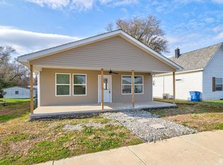 609 S 8th St, Mitchell, IN