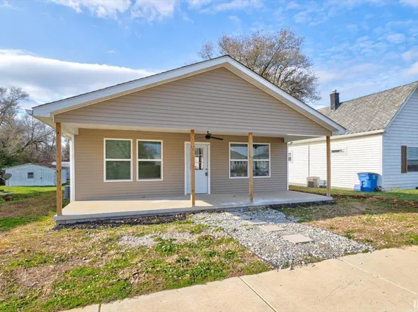 609 S 8th St, Mitchell, IN 47446