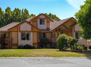 897 Maltwood Ter, Saanich, BC V8X 5G2