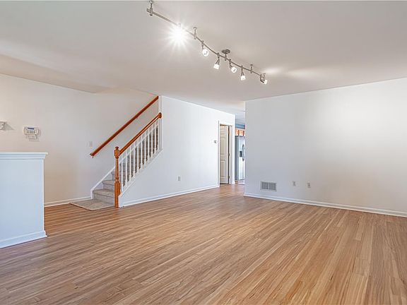 5th image of 1427 Chelsea Ave