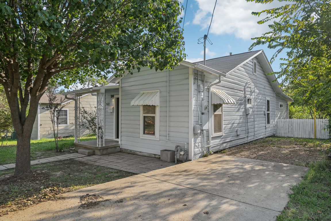 Denton St-S1409-001.jpg