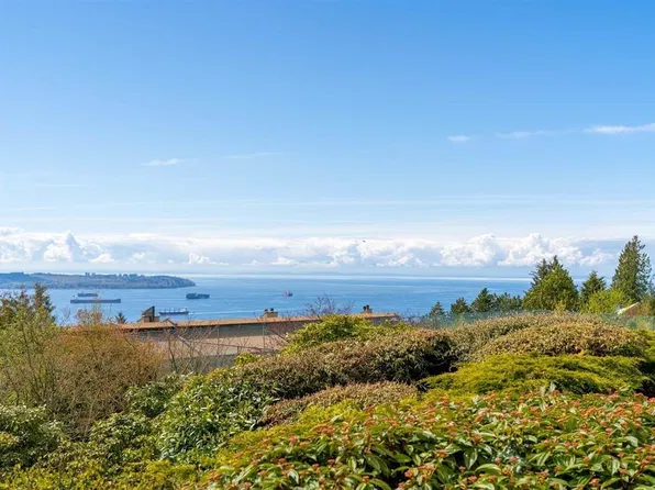 2246 Folkestone Way #14, West Vancouver, BC V7S 2X7
