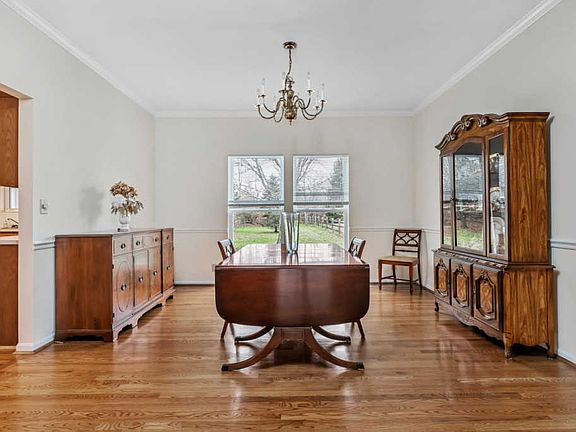 5th image of 5017 Silvermine Ct