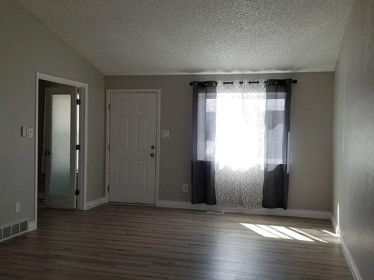2058 Sumac St — Photo 11