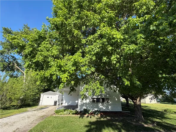 105 Wabash Ave, Catlin, IL 61817