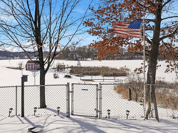 4th image of 400 Mill St