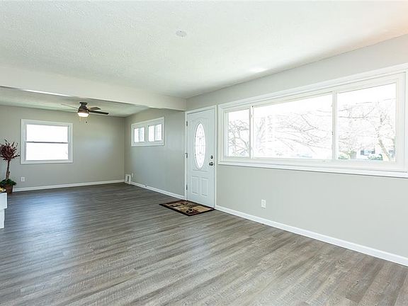 2nd image of 15792 Muskingum Blvd