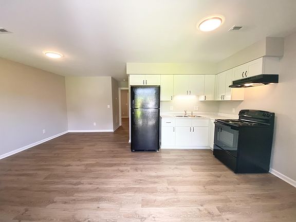 3rd image of 4211 E Cotton St #F