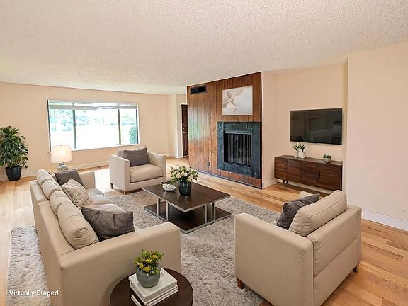 4th image of 4918 N Sequoia Dr #102