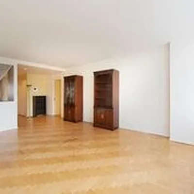 Rented by Sumitomo Real Estate Sales | media 10