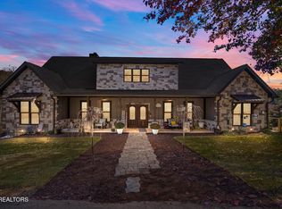 975 Lake Smoky Rd, Sevierville, TN 37876