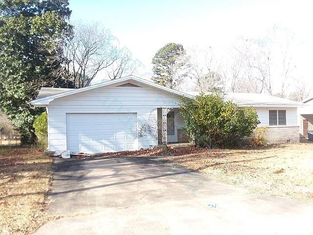 104 Highland Dr — Photo 1