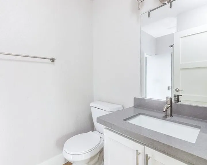 Poets Corner Apartments — Photo 101