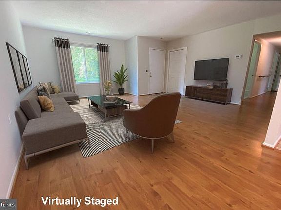 3rd image of 10 Finsbury Park Ct #46
