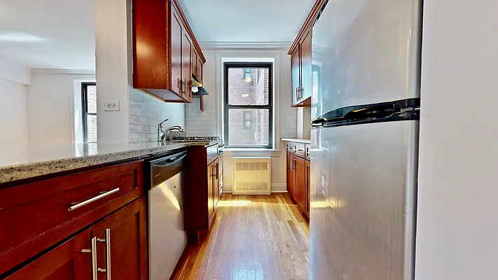 Sold by Bizzarro Agency | media 2