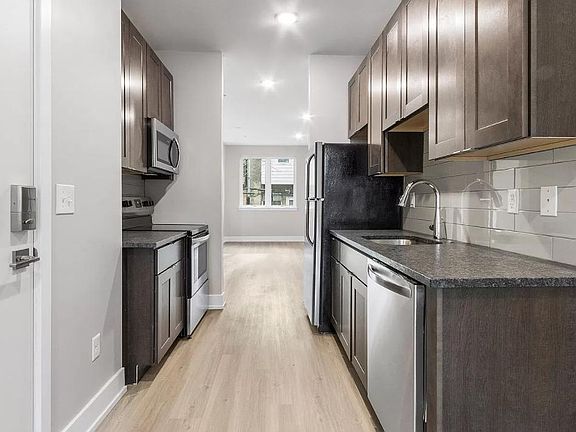 3rd image of 2622 Manton St #1