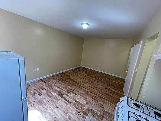 4th image of 39-35 59th St #C