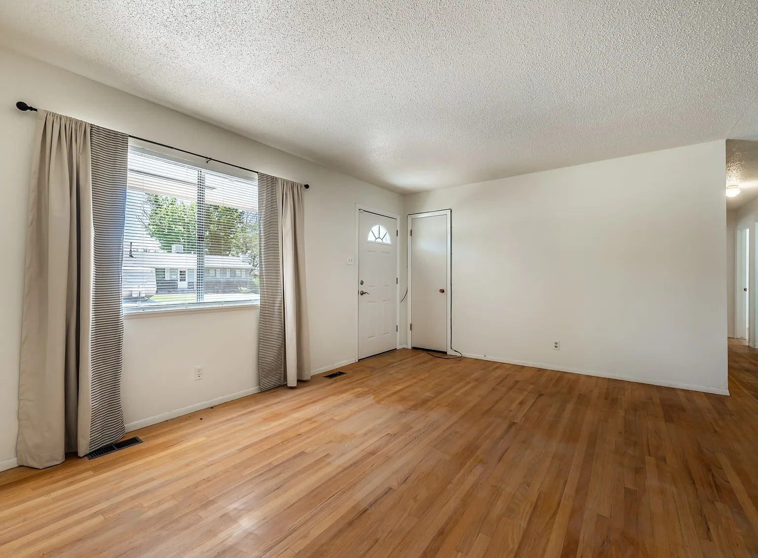 4 bed, 2782 sqft, $2,100 — Photo 3