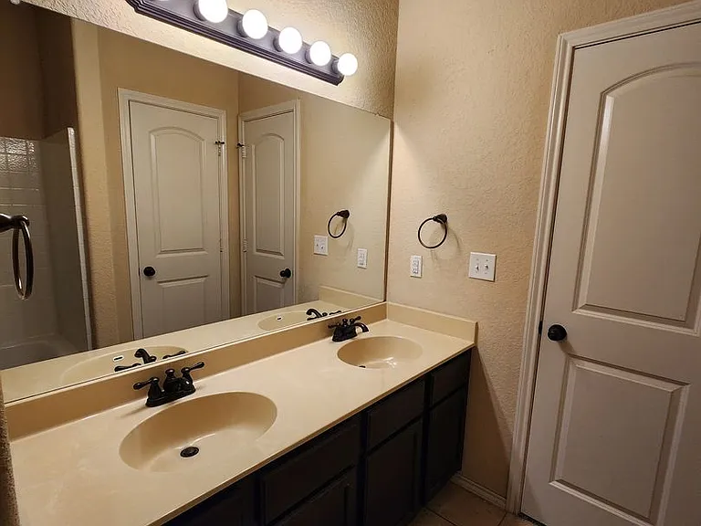 712 Creekside Cir — Photo 37