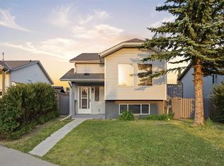 52 W Erin Meadows Ct SE, Calgary, AB T2B2Z7