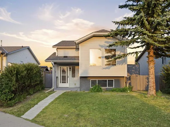 52 W Erin Meadows Ct SE, Calgary, AB T2B 2Z7