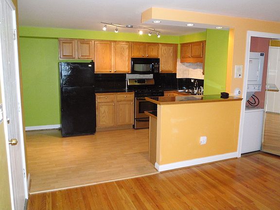 2nd image of 10931 S Lloyd Dr APT 2B