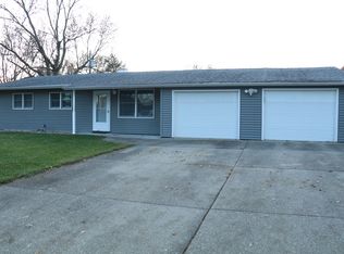 63 Edgelea Dr, Clinton, IL 61727