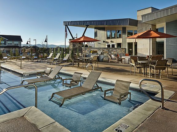 Lucent Blvd. Saltwater Pool & Spa