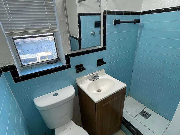1843 Dewey St #116 — Photo 12