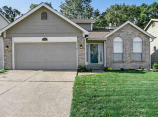16584 Hunters Crossing Dr, Grover, MO 63040