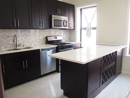 Rented by Evergreen Realty & Investments | media 11