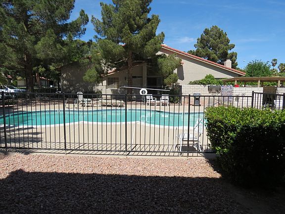 3rd image of 3666 Edinburgh Dr