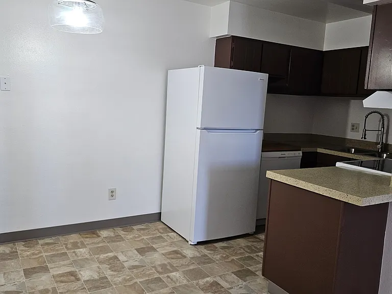 Chateau Villa Apartments — Photo 18