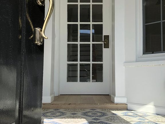 3rd image of 537 1/2 Avenue E