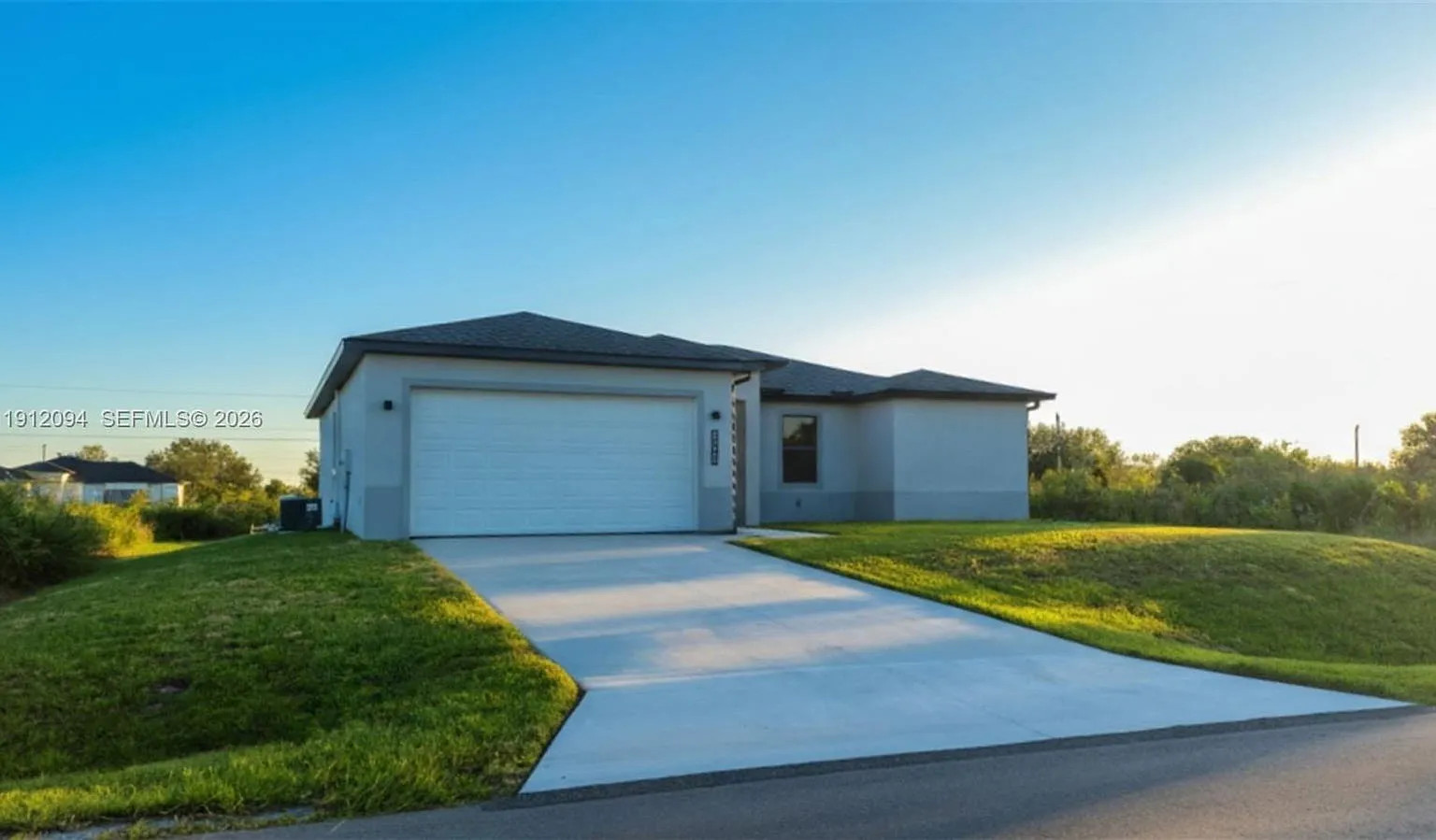 3 bed, 2.0 bath, 1606 sqft, $2,100 — Photo 1