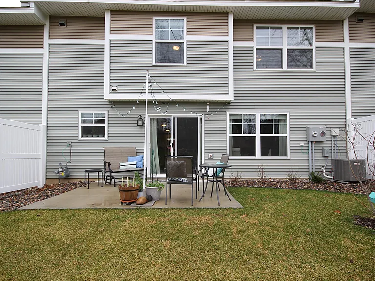 5888 Royalton Rd NE — Photo 25