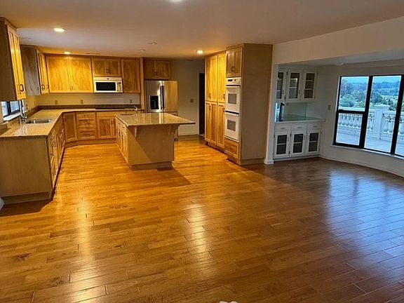 5th image of 445 Crestmont Dr