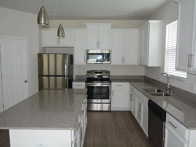 8104 Pleasant Pine Cir — Photo 4